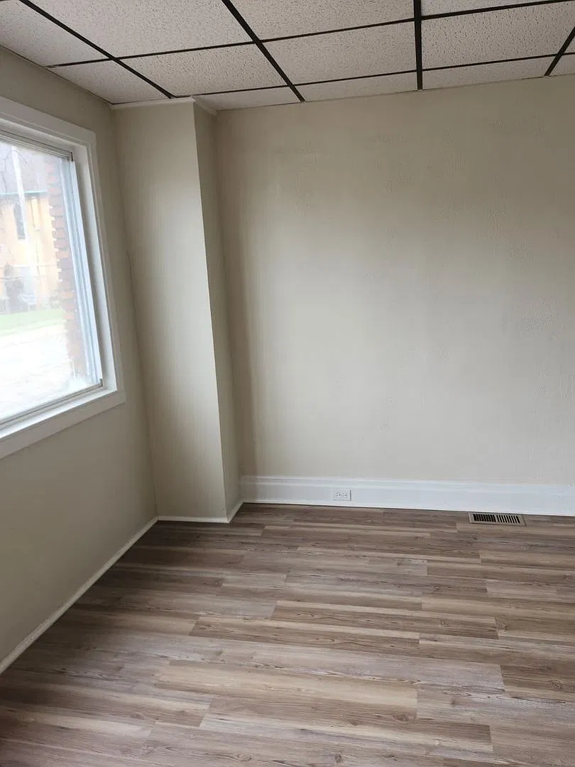 Comfortable 2BR Home in McKees Rocks, Section 8 Considered!! — Photo 3
