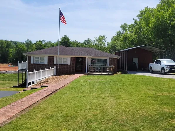 301 S Hillcrest Dr, Livingston, TN 38570