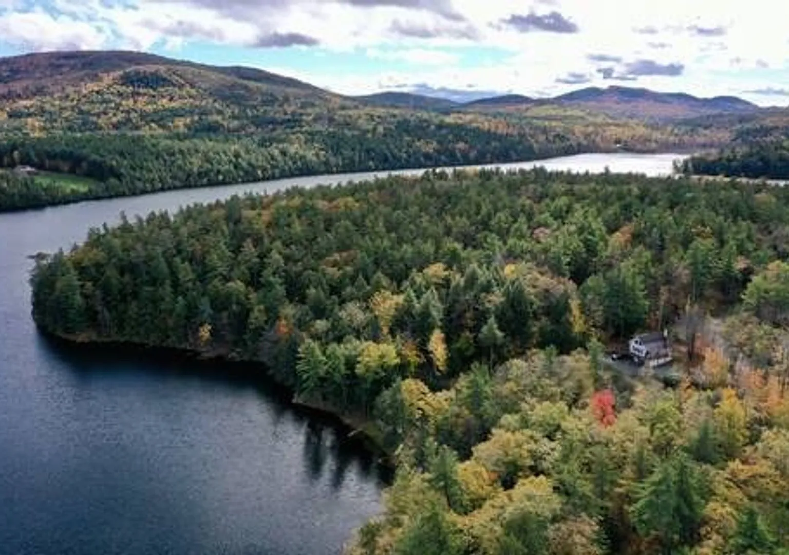 Charming 3BR House on Augur Lake 30 acre private property — Photo 4