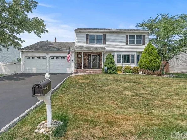 65 Liberty Dr, Dayton, NJ 08810