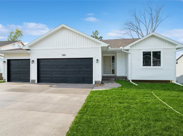 1919 Holly Meadow Ave SW, Cedar Rapids, IA 52404