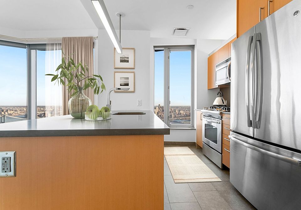 1st image of 8 Spruce St APT 35T