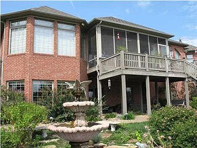 3rd image of 2100 Lakes Edge Dr