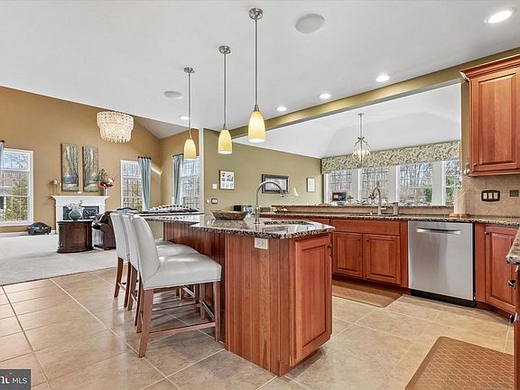 5th image of 414 Fallow Field Ln
