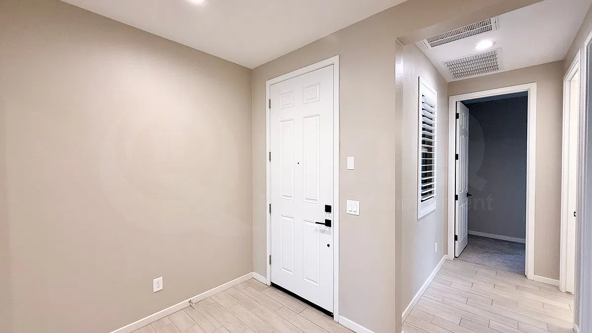 3 bed, 2.5 bath, 2392 sqft, $3,500 — Photo 4