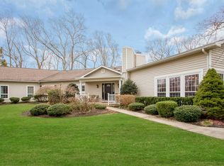 17 Janes Ln, Huntington, NY 11743