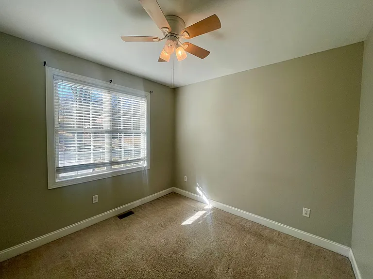 728 Sherman Dr — Photo 14