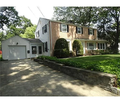 204 Highland Dr photo 1