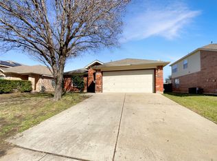 1040 Wood Stream Dr, Grand Prairie, TX 75052