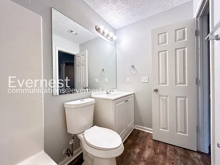 1336 Yorkshire Ln — Photo 17