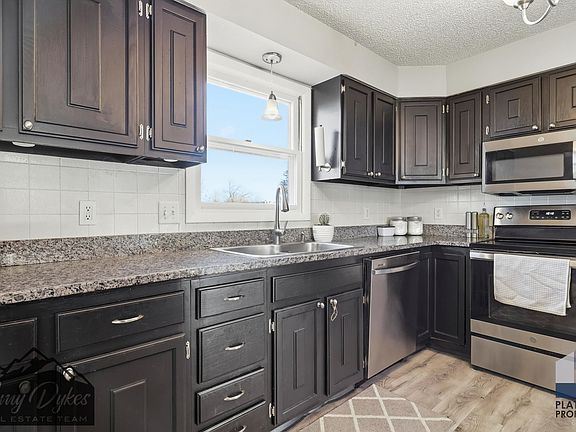 4th image of 36 Magnolia St