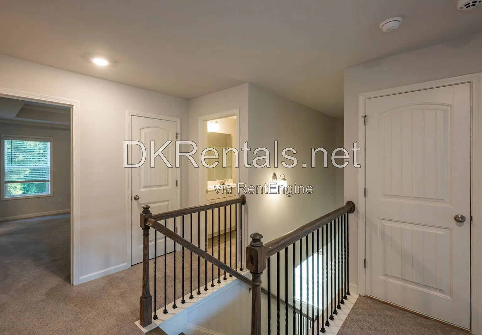 4 bed, 4.0 bath, 2866 sqft, $3,200 — Photo 2