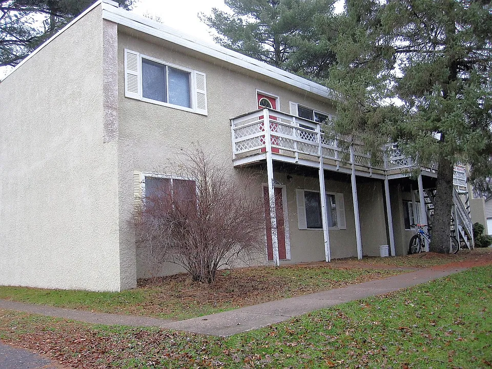 545 Birchcrest Dr #1