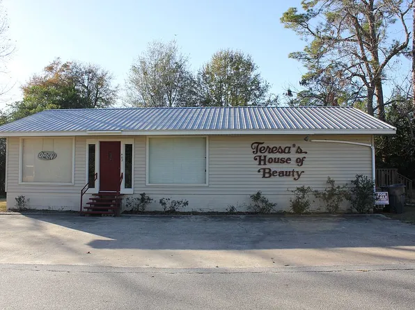 402 S 3rd St, Colquitt, GA 39837