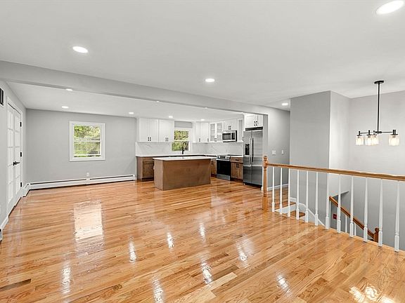4th image of 217 Dean St