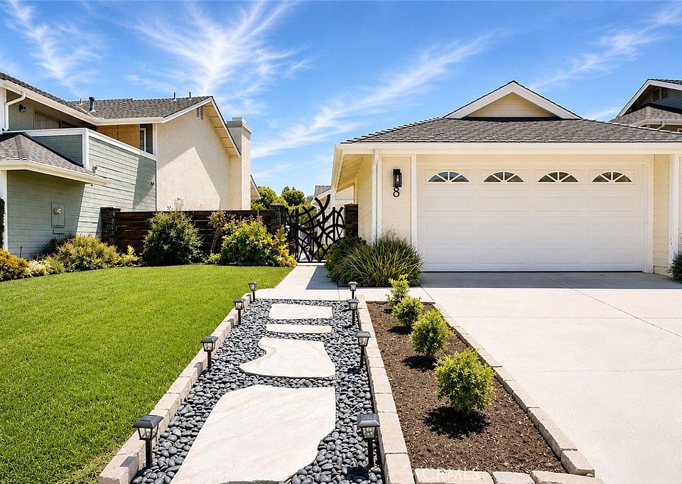 1st image of 8 Laurel Creek Ln