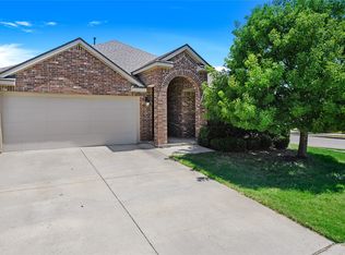 945 Lake Woodland Dr, Little Elm, TX 75068