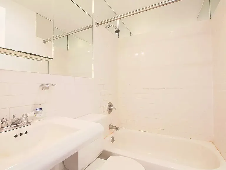 107 Christopher St #5 — Photo 6