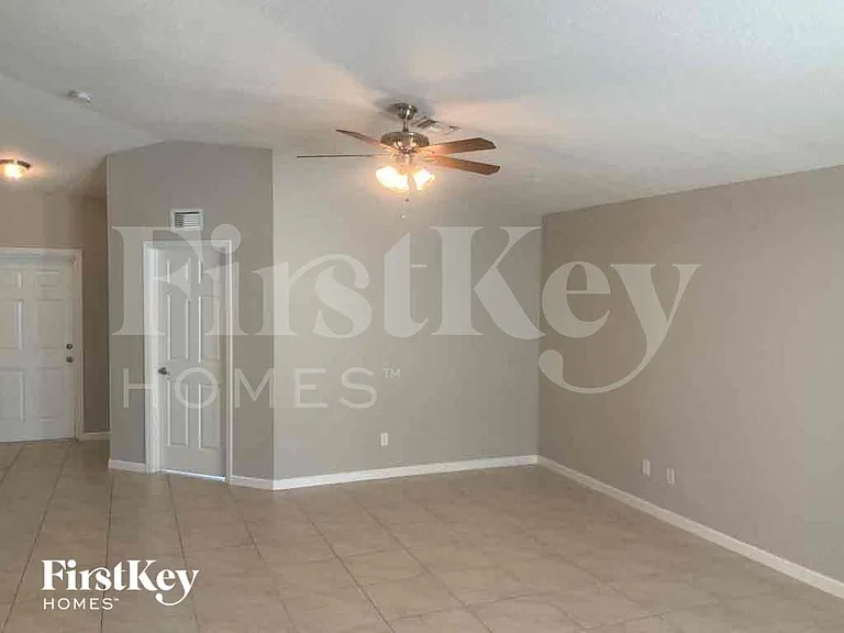 3354 SW Ludlow St — Photo 3