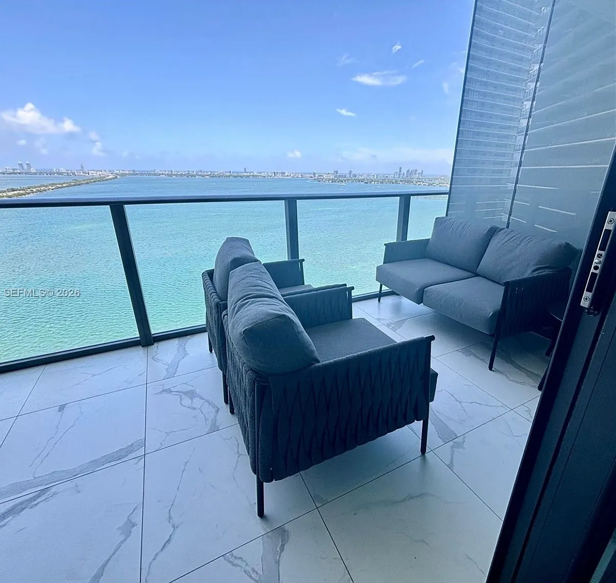 2 bed, 1057 sqft, $6,300 — Photo 3