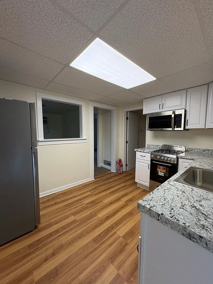 Updated 1-Bedroom Apartment Move-In Ready! — Photo 2