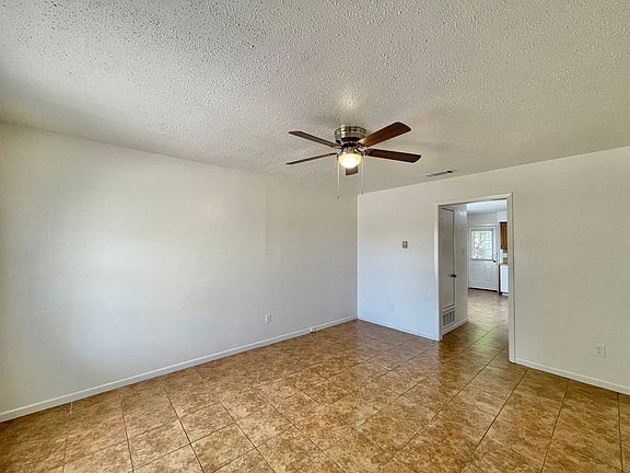 5th image of 217 E Beeline Ln
