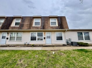 1681 Queensbury Cir, Hoffman Estates, IL 60169
