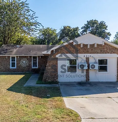 9316 NE Stardust Ln Photo 1