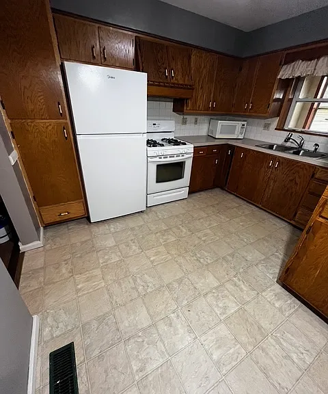 708 Rawson Ave — Photo 10