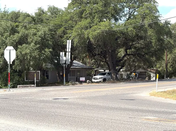 9317 Park Road 37, Lakehills, TX 78063