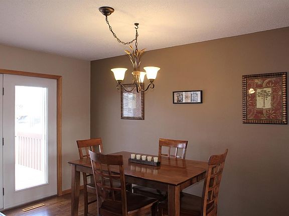 5th image of 722 Pepper Dr