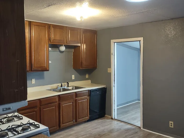 205 Elm St — Photo 10