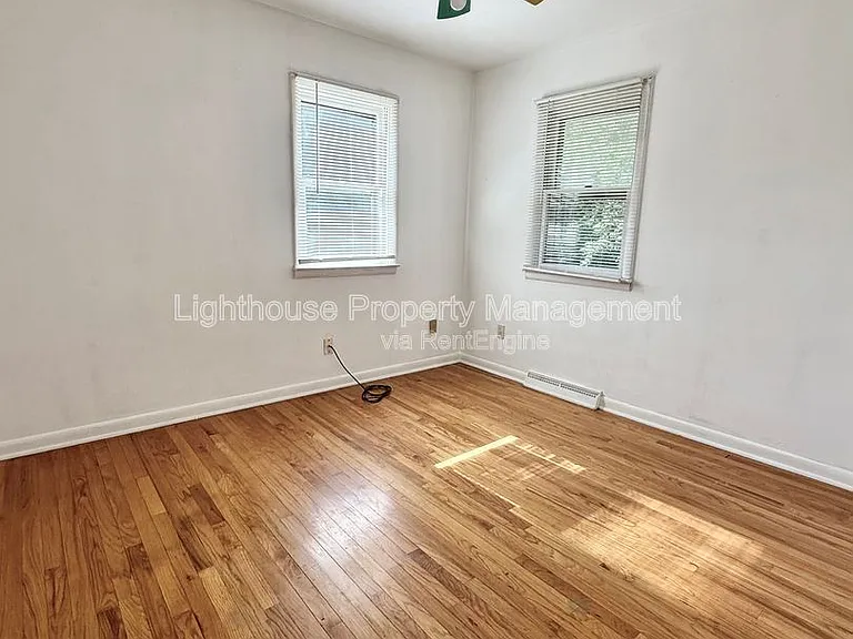 2118 Woodbine Ave — Photo 6