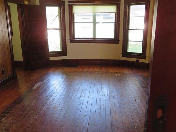 3rd image of 641 Grant St