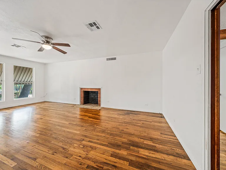 32300 Proctor Ave — Photo 17