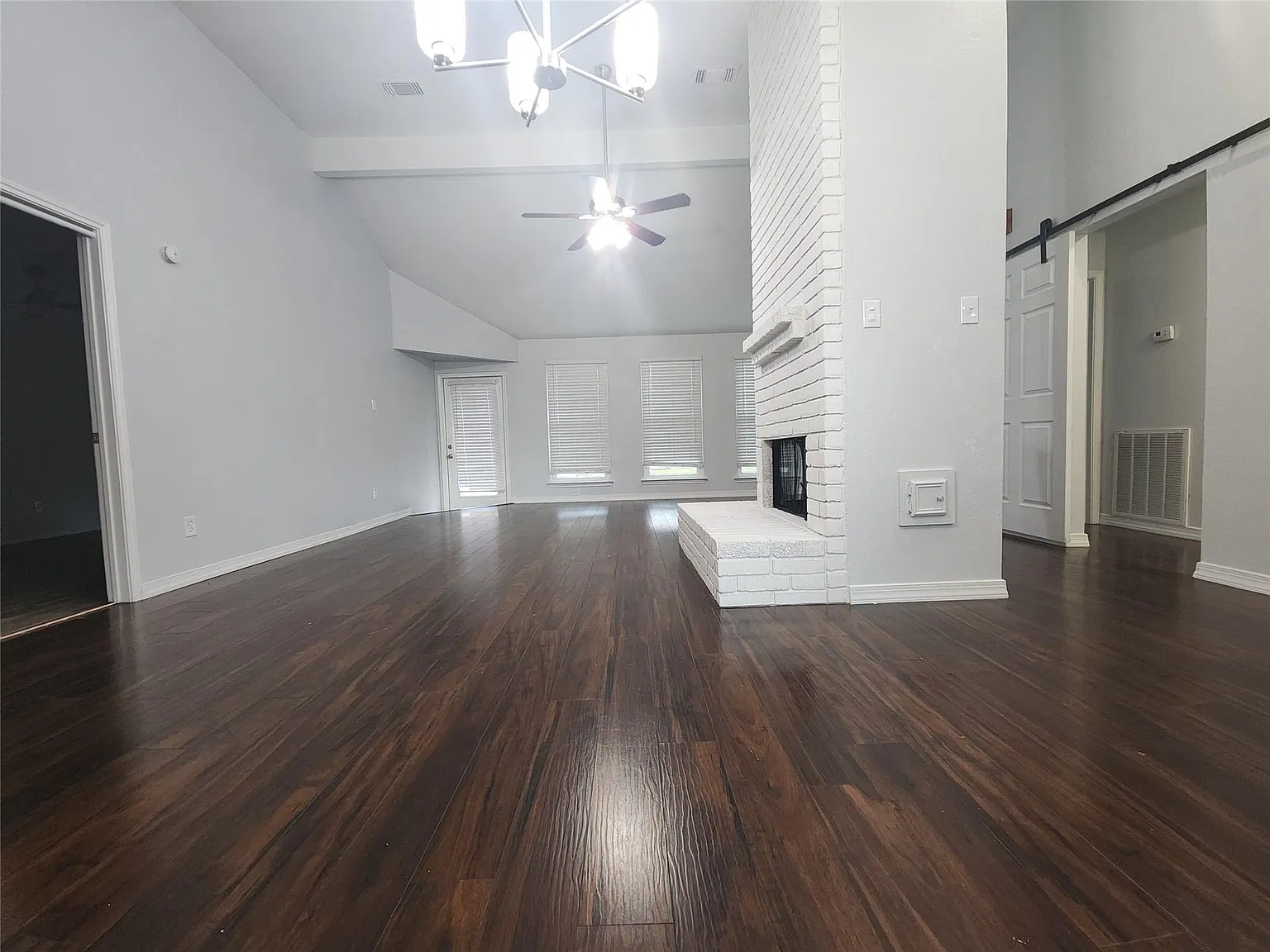 3 bed, 2.0 bath, 1282 sqft, $1,800 — Photo 4