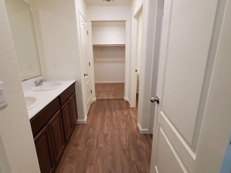 5540 Remington Way — Photo 8