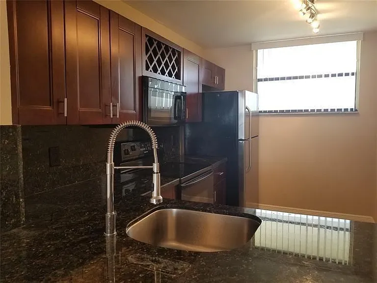 110 Lake Emerald Dr #409 — Photo 5