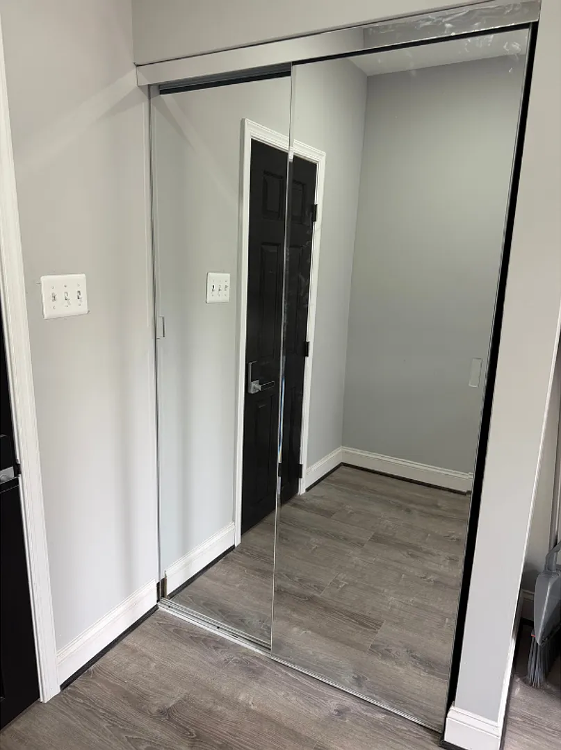 615 N Clinton Street $500 Available (Shared Bath) — Photo 4