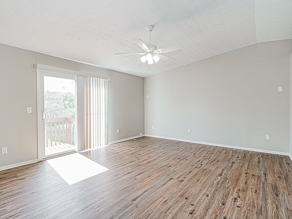 5th image of 794 Wallinger Dr