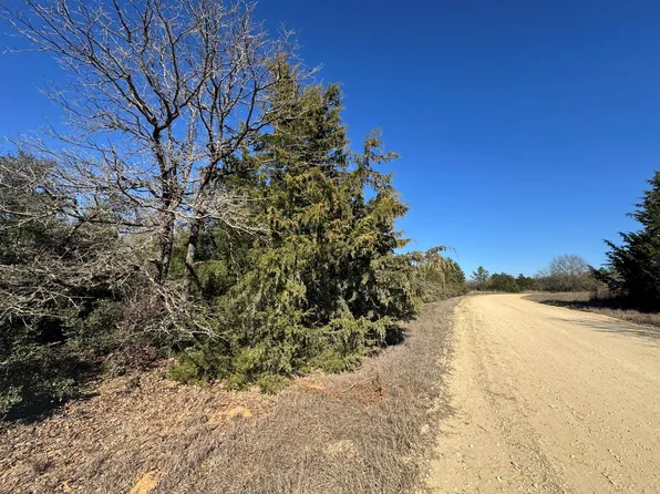 79 Lakefront Dr, Hilltop Lakes, TX 77871