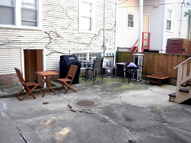 1422 W Fletcher St #G — Photo 14
