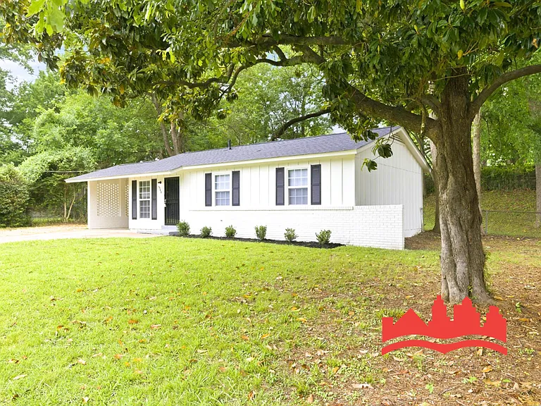 2348 Millbrook Ave — Photo 3