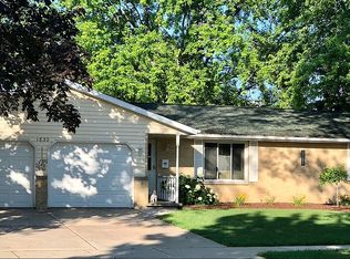 1832 Saint Agnes Dr, Green Bay, WI 54304