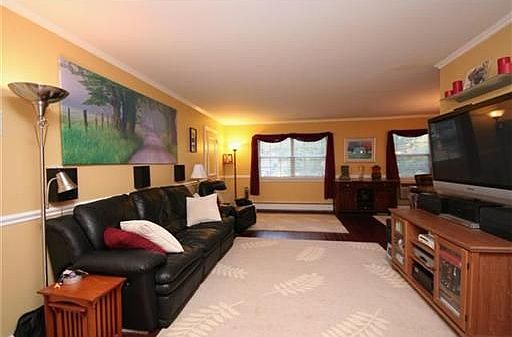 5th image of 242 Parkside Dr