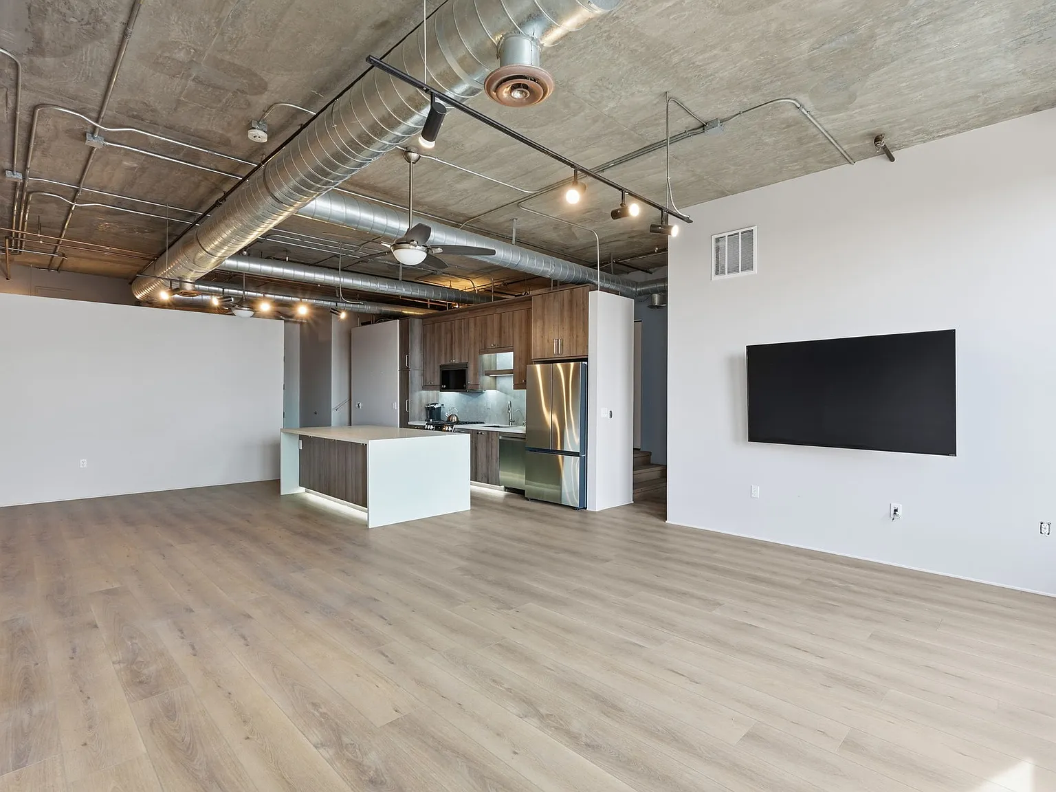 2 bed, 1342 sqft, $2,595 — Photo 3