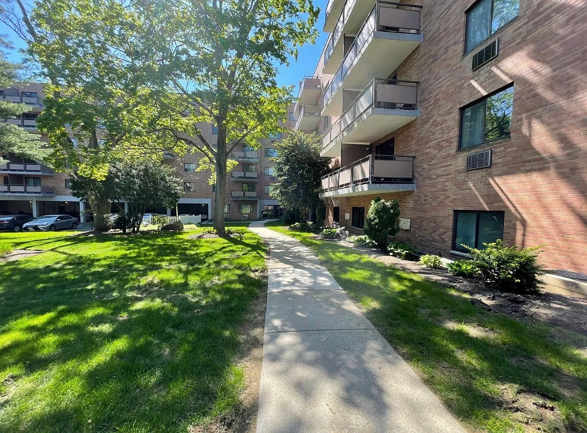 60 Pleasant St — Photo 1