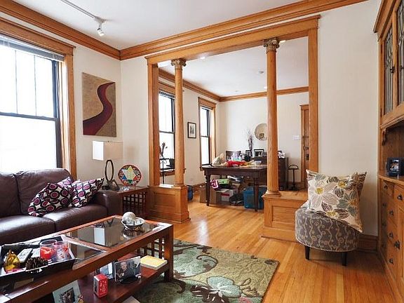 5th image of 2218 W Cornelia Ave #2