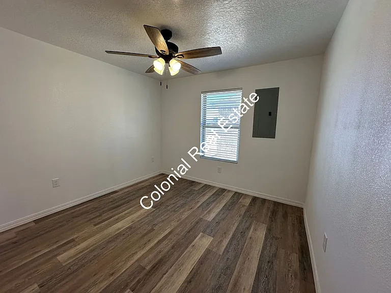 2514 E 14th St — Photo 11