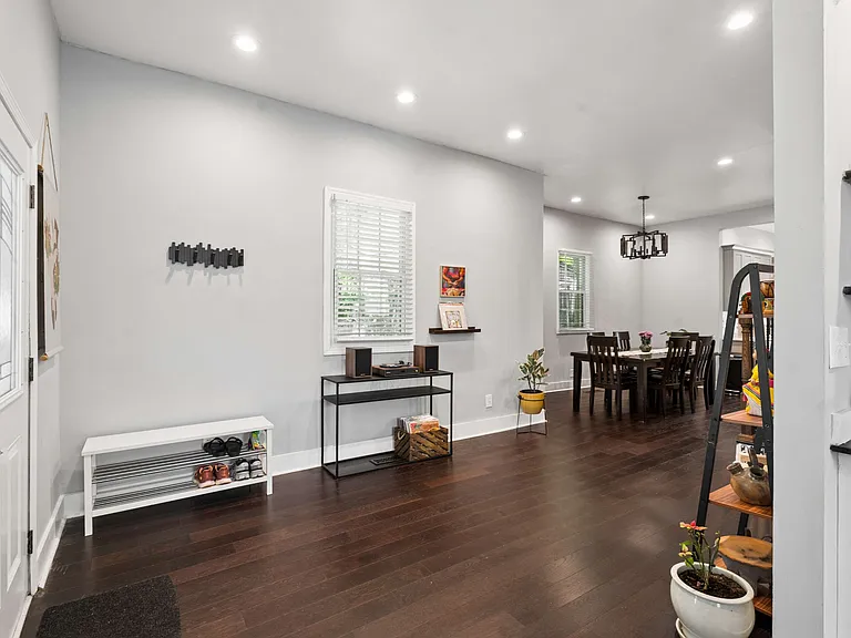 386 Berean Ave SE — Photo 4